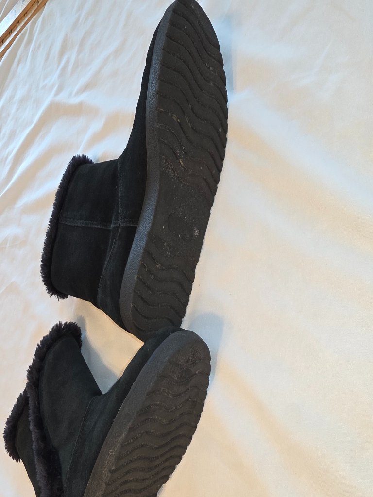 Black Suede Boots Faux Fur Lining Warm Cozy Winter Womens Sz 7 Shoes — image 3 of 8